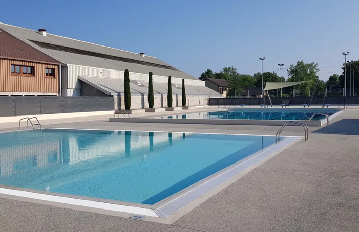 Piscine municipale accessible aux campeurs Piscine municipale accessible aux campeurs