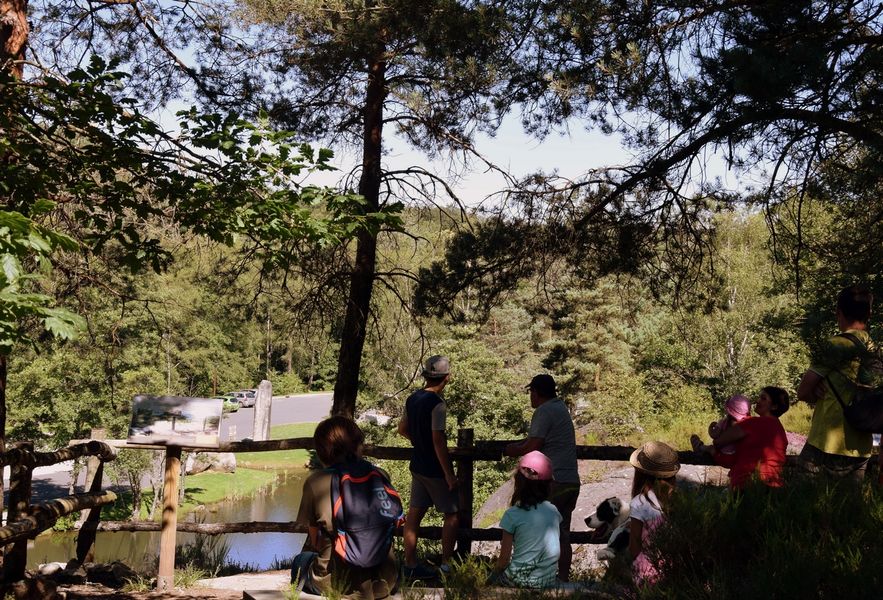 Point de vue sur le lac sentier Maison du Sidobre