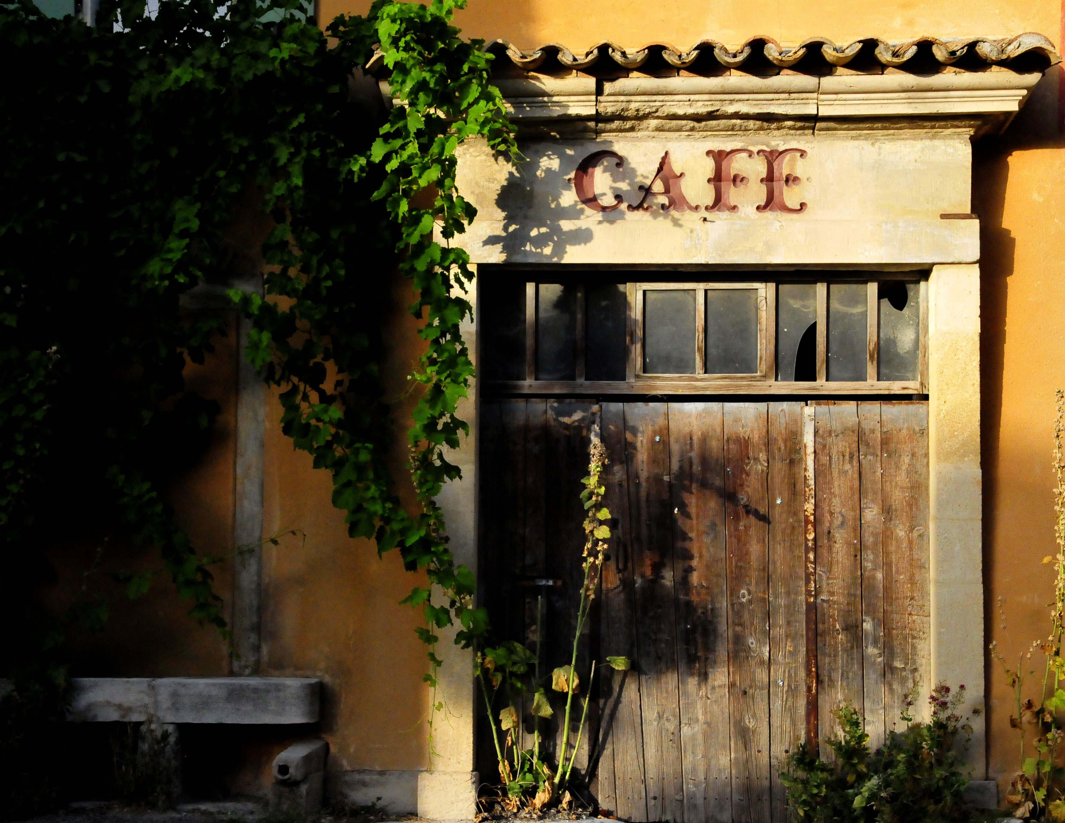 Rue du village - Rousset Les Vignes
