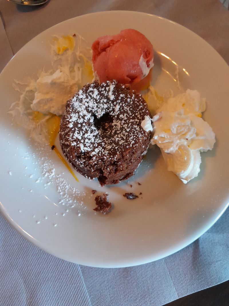 La Calu00e8che Restaurant
