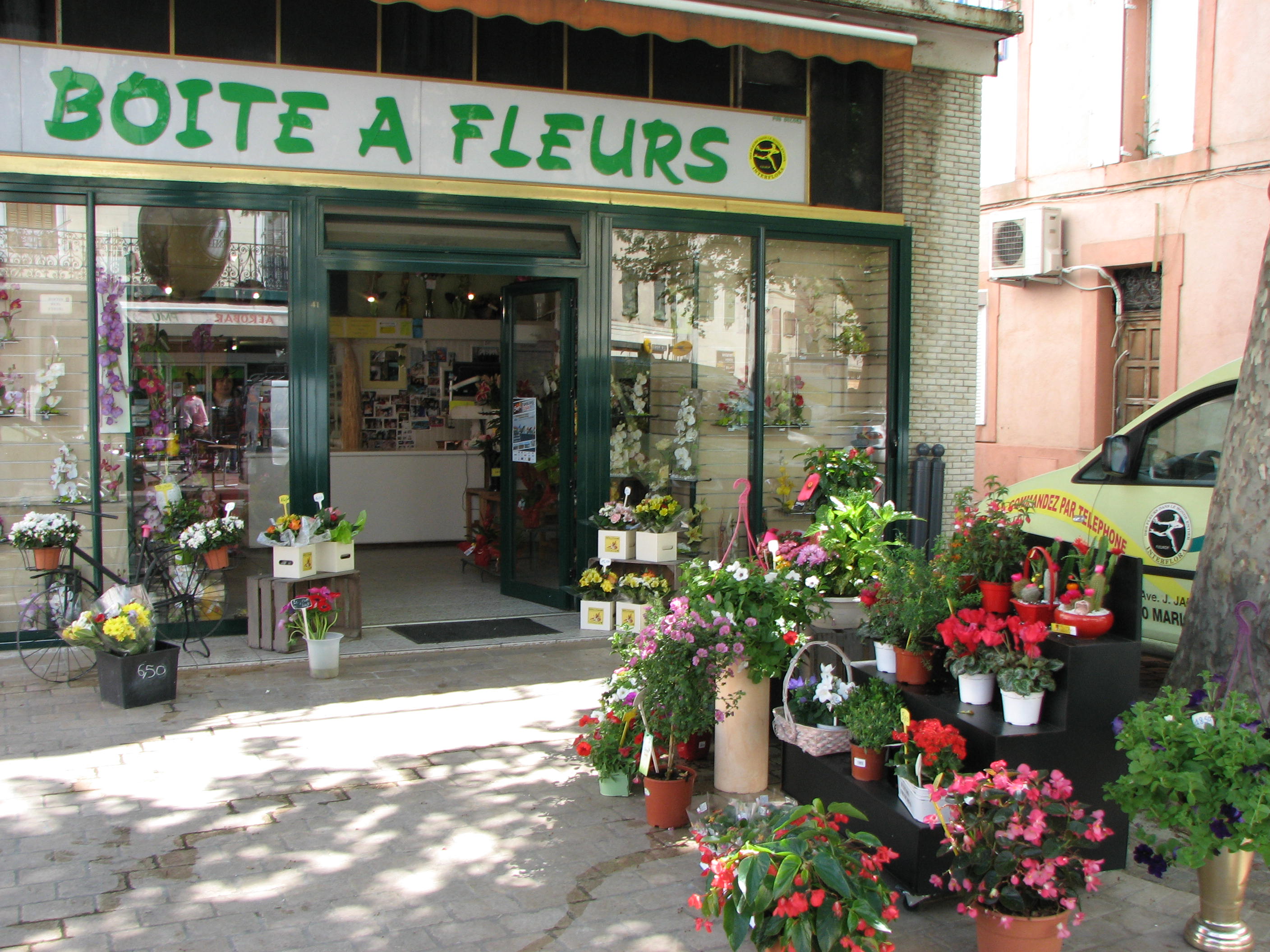 Boite à fleurs  France Provence-Alpes-Côte d'Azur Bouches-du-Rhône Marignane 13700