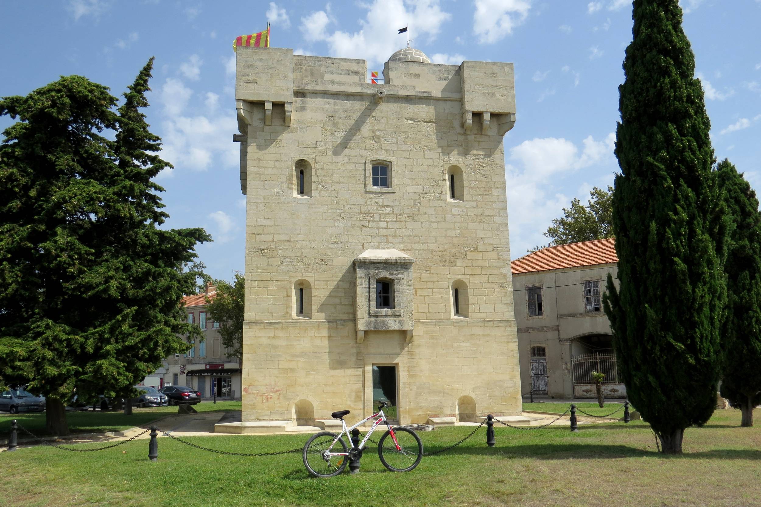 PORT-SAINT-LOUIS-DU-RHÔNE - La ville entourée d'eau à vélo, Port-Saint-Louis-du-Rhône - photo 3