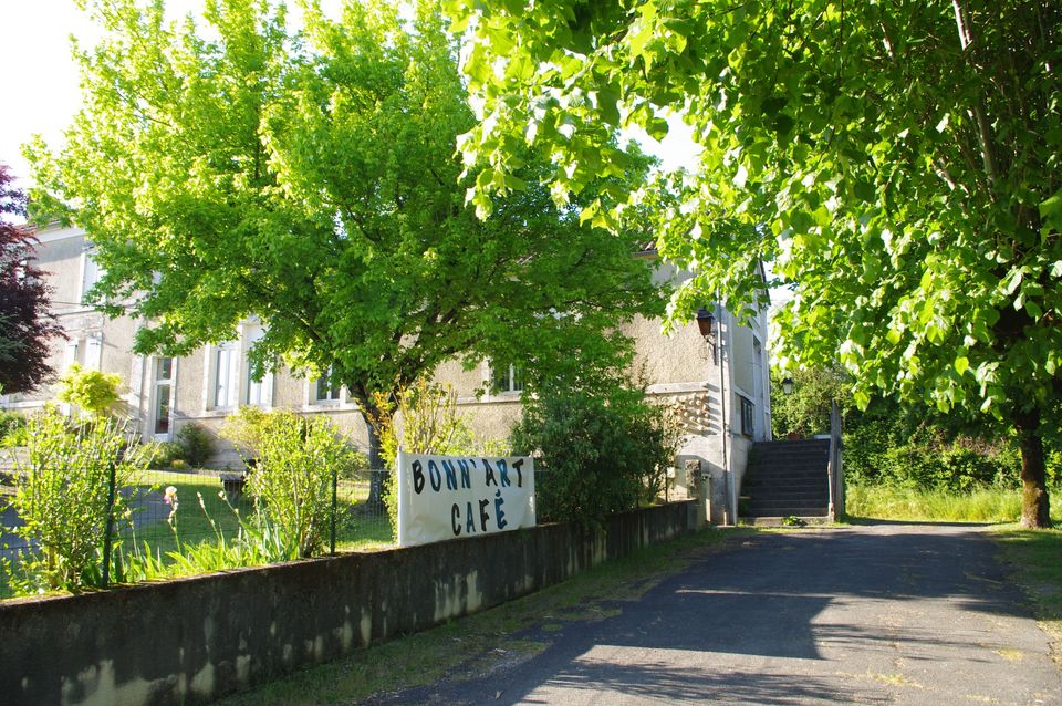 Randonnée pédestre à Bonnes avec le Bonn'art café