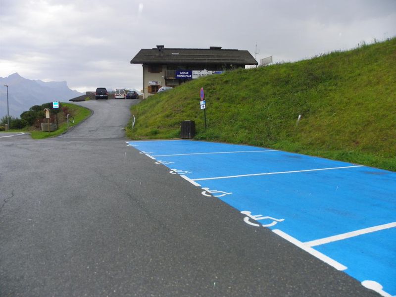Accès à la caisse centrale des remontées mécaniques de Combloux