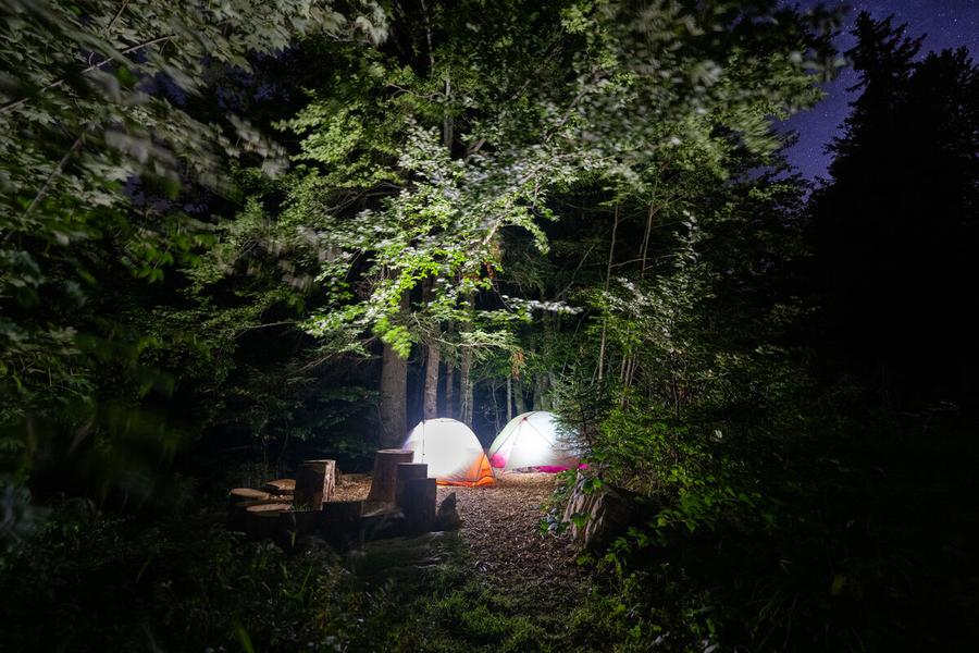 Espace tentes - Aire de bivouac de la Place à Baban_Aillon-le-Jeune