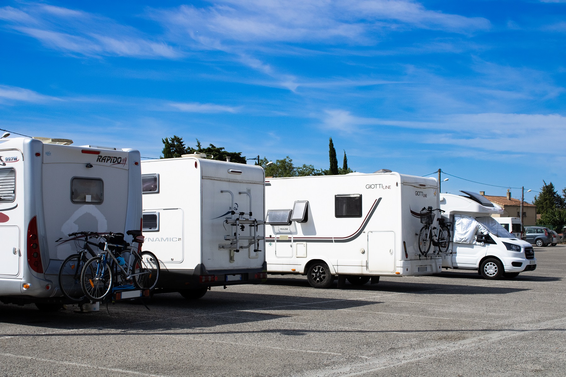 Aire de stationnement pour camping-cars  France Provence-Alpes-Côte d'Azur Bouches-du-Rhône Pélissanne 13330