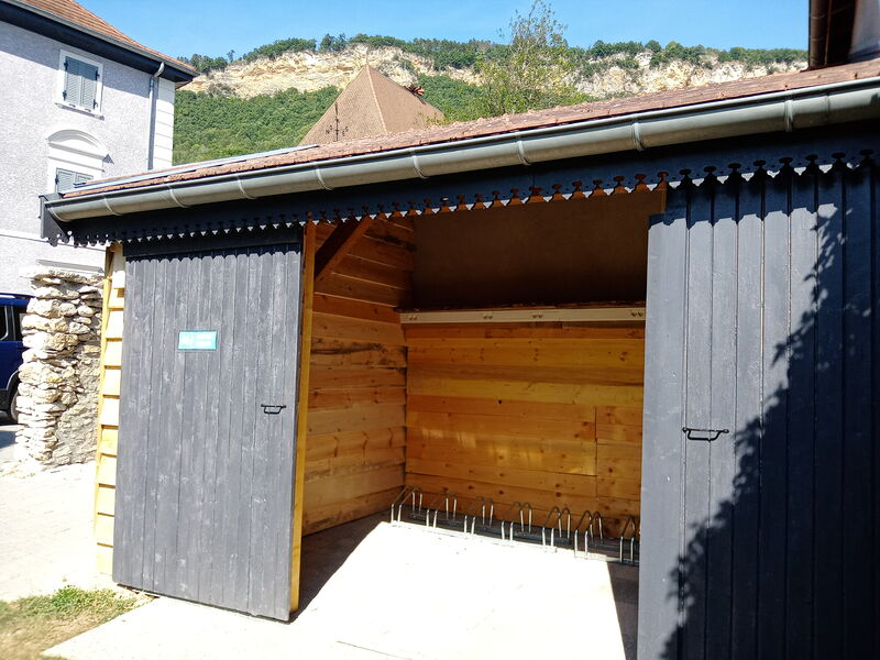 Local vélos avec prises électrique