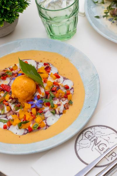 un plat en sauce.