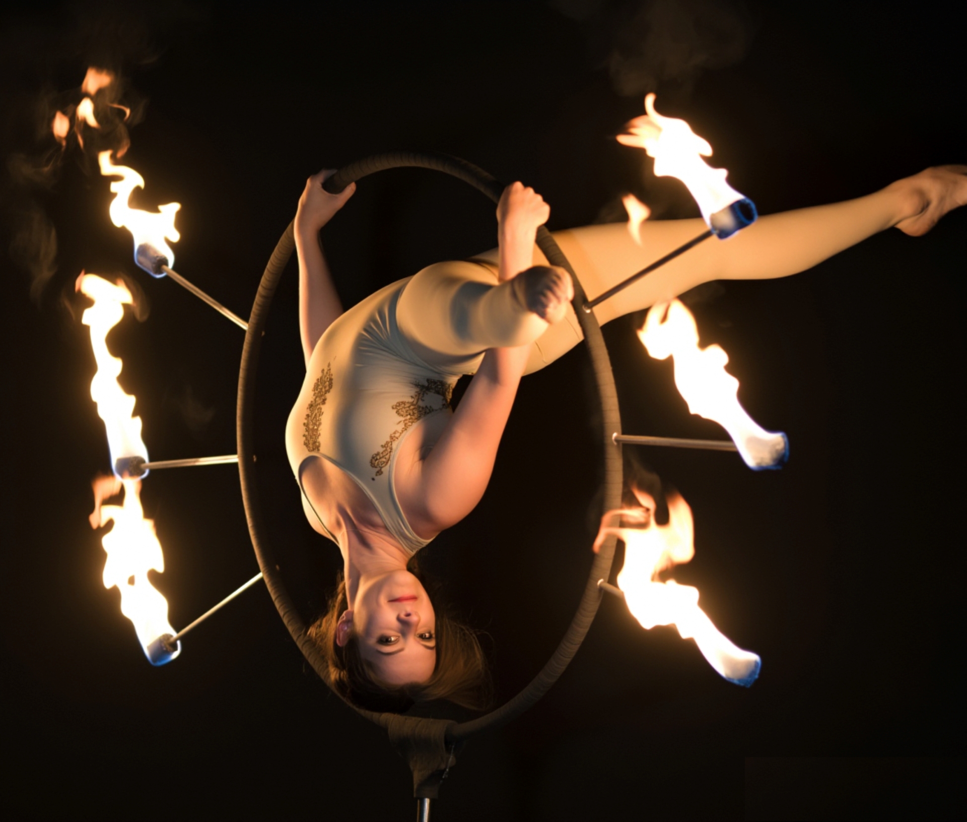 Artistev der Cerceau de feux_v6