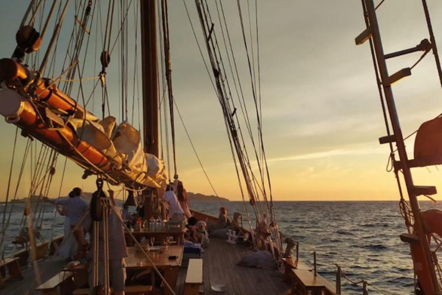 Soirée croisière au couchant sur Le Don du Vent