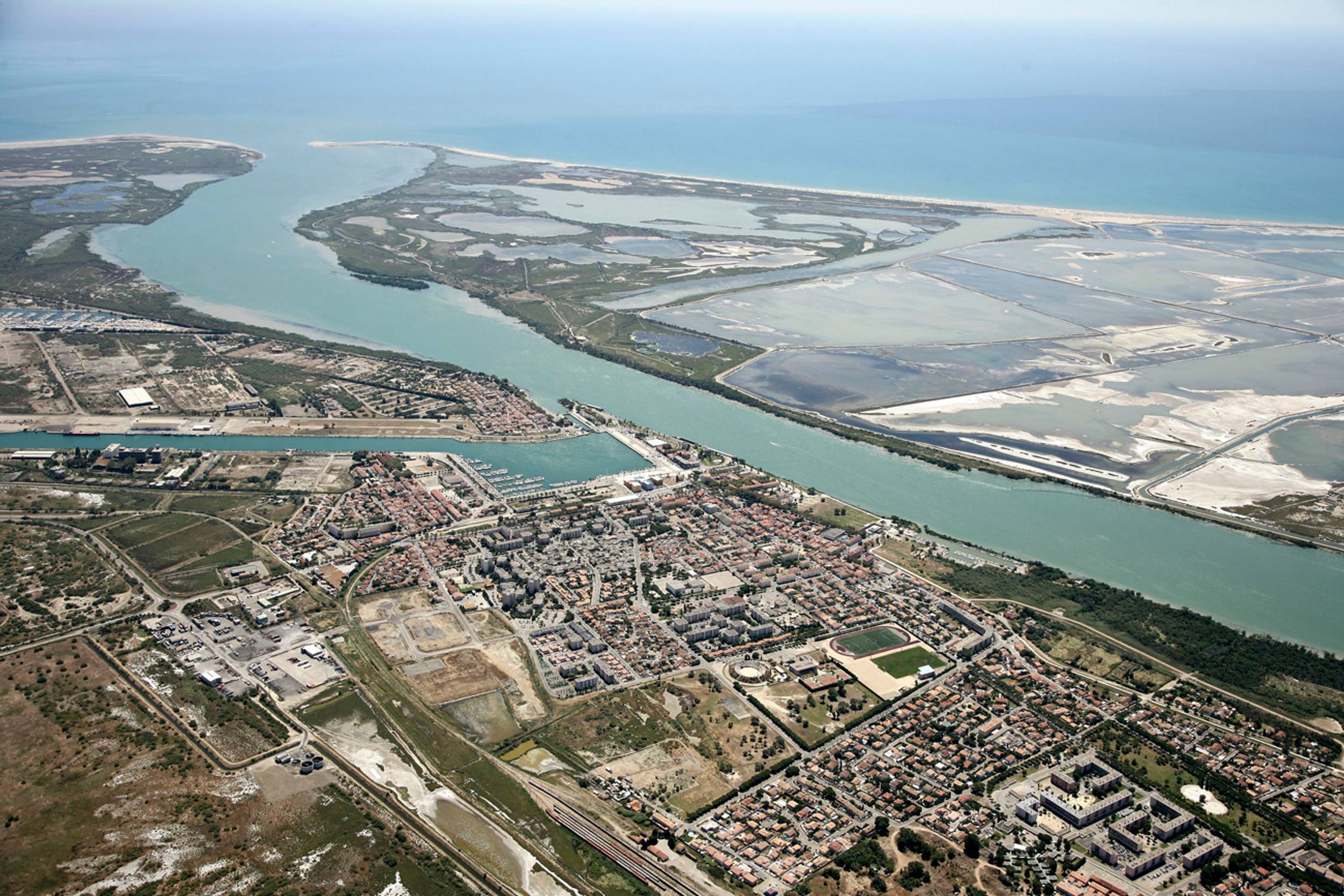 PORT-SAINT-LOUIS-DU-RHÔNE - La ville entourée d'eau à vélo, Port-Saint-Louis-du-Rhône - photo 4