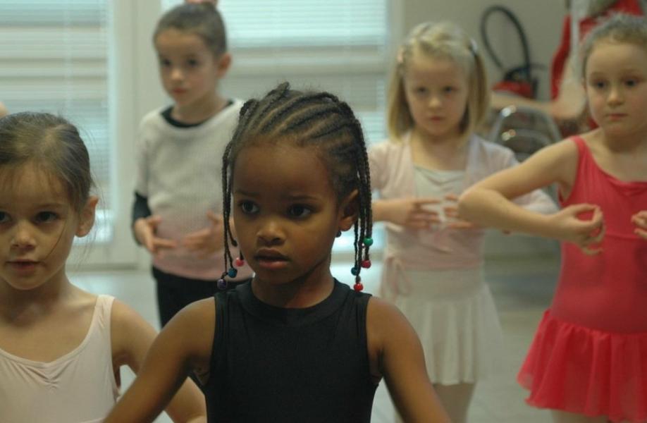 Cours de danse classique et modern'jazz pour les enfant de Loix et les locaux à l'année