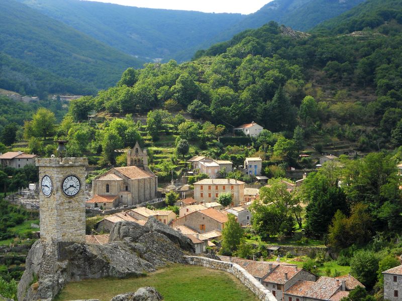 Burzet - Tour de l'horloge et vestiges du château féodal ©OTASV