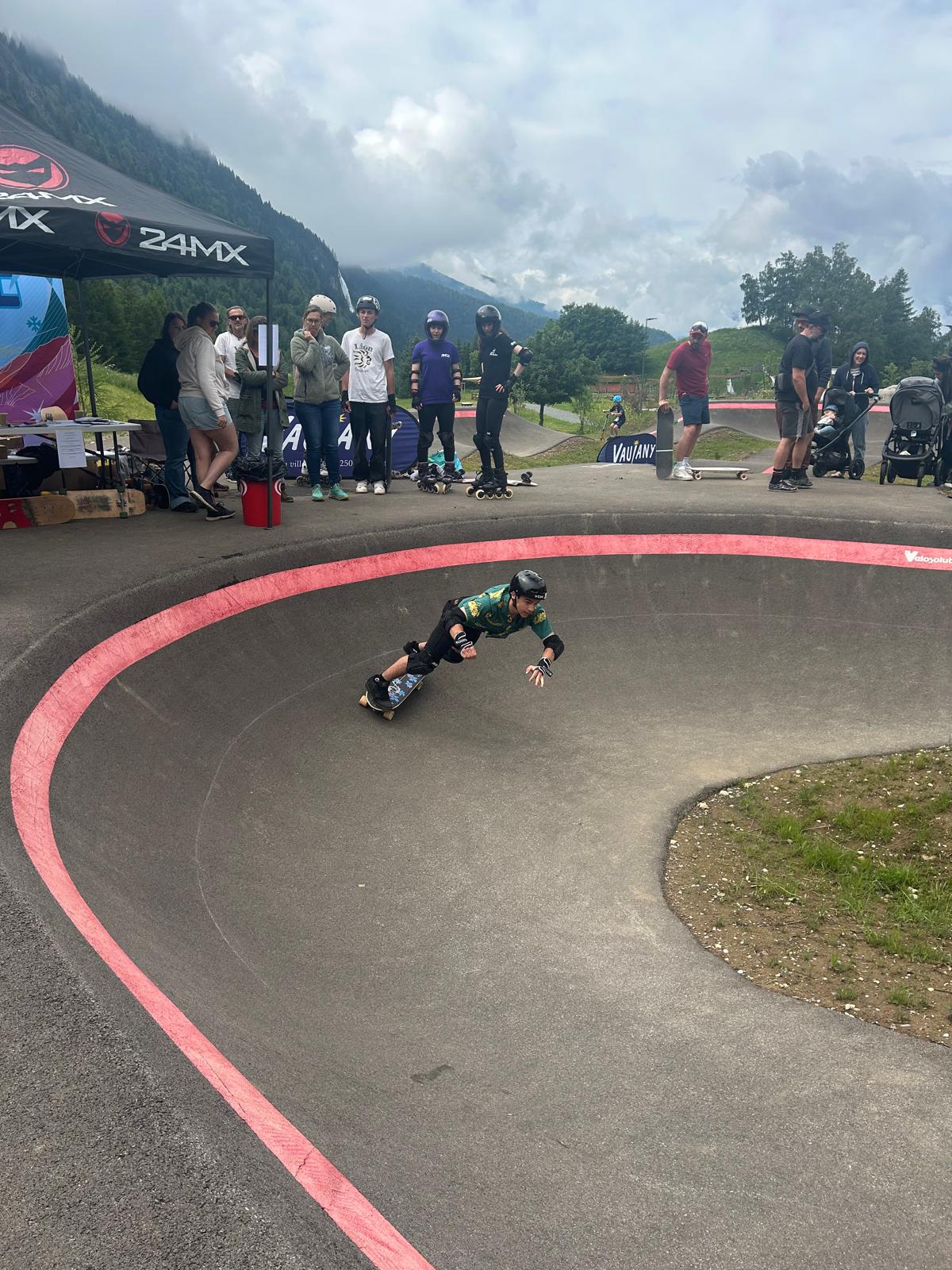 The Shadok Pumptrack : compétition de skate