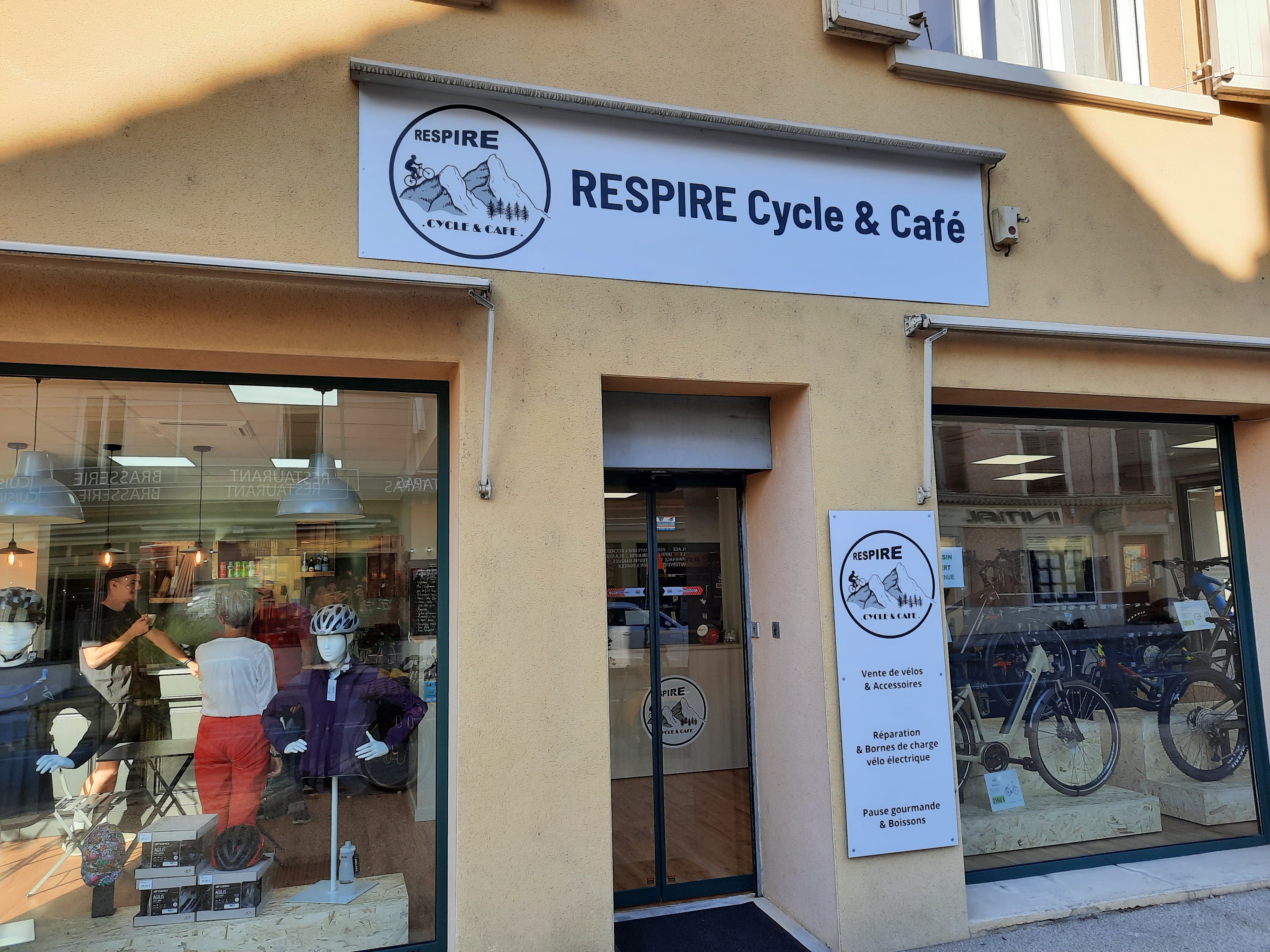 Respire Cycle & Café - Morestel - le long de l'itinéraire ViaRhôna