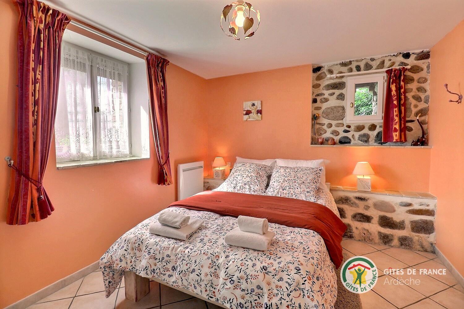 Chambre au RDC avec lit en 140