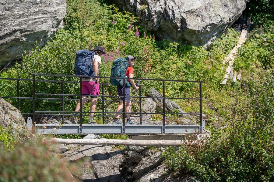 Traversée ruisseau en allant au refuge du Grand Bec en aller - retour - Planay