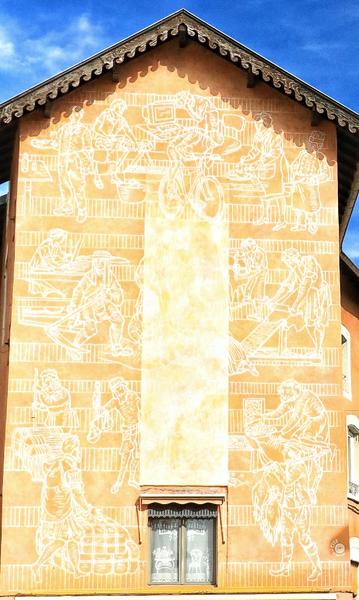 Fresque des vieux métiers à Crémieu - Balcons du Dauphiné