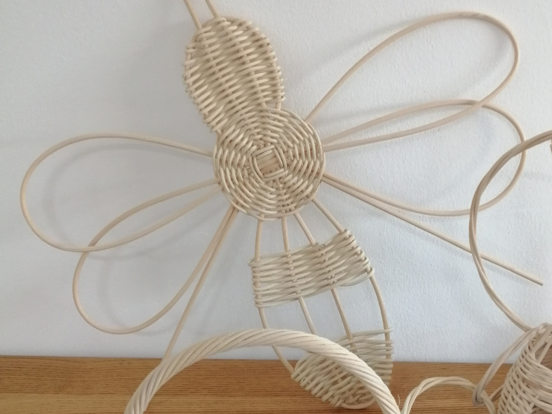 Atelier vannerie - Création d'une abeille décorative