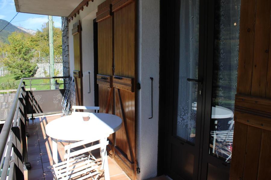 Gîte Chalet Serclet-Balcon-Cuisine/Séjour-Saint-Étienne-de-Tinée-Gîtes de France des Alpes-Maritimes