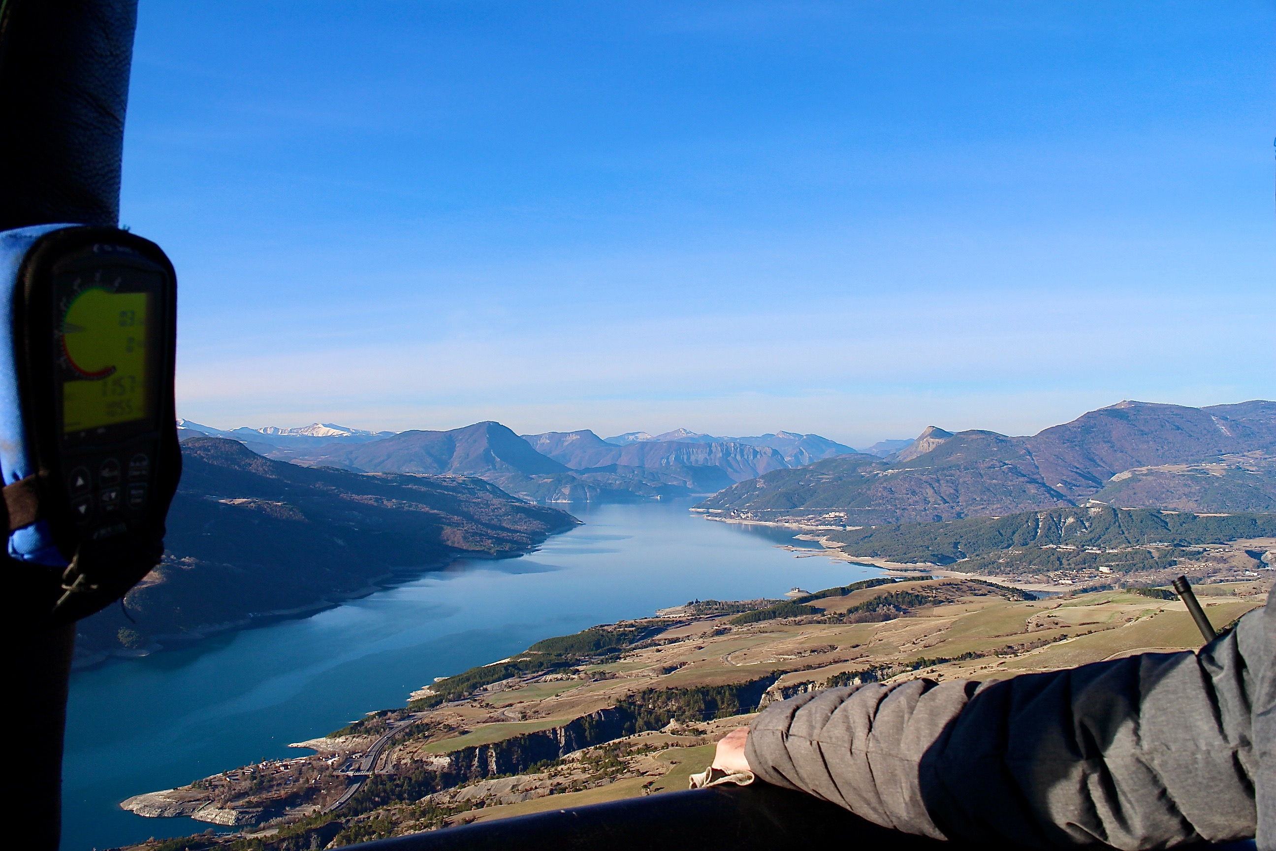 Hautes-Alpes Montgolfière - vol au lac de Serre-Ponçon