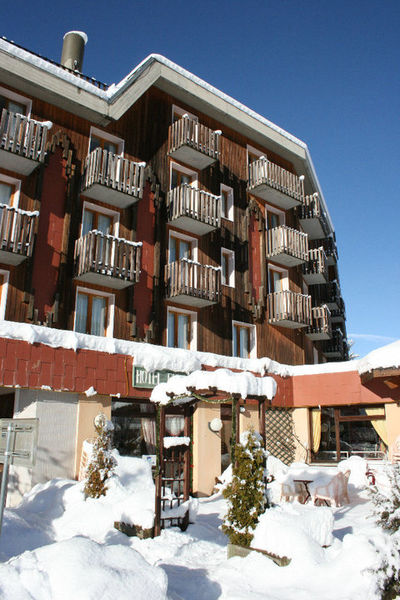 Hotel_sous_la_neige