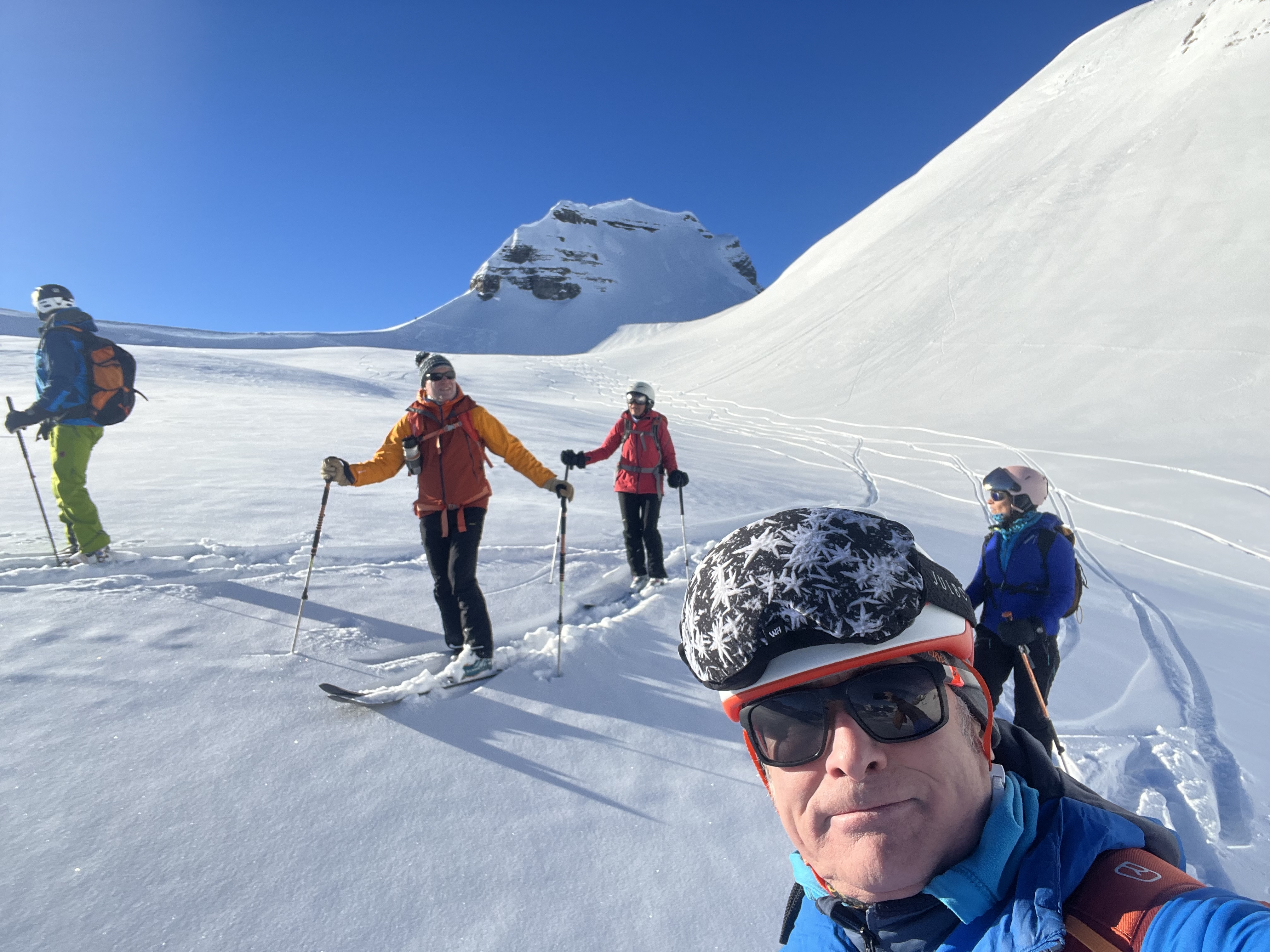 Guided downhill skiing trip with a group of four skiers