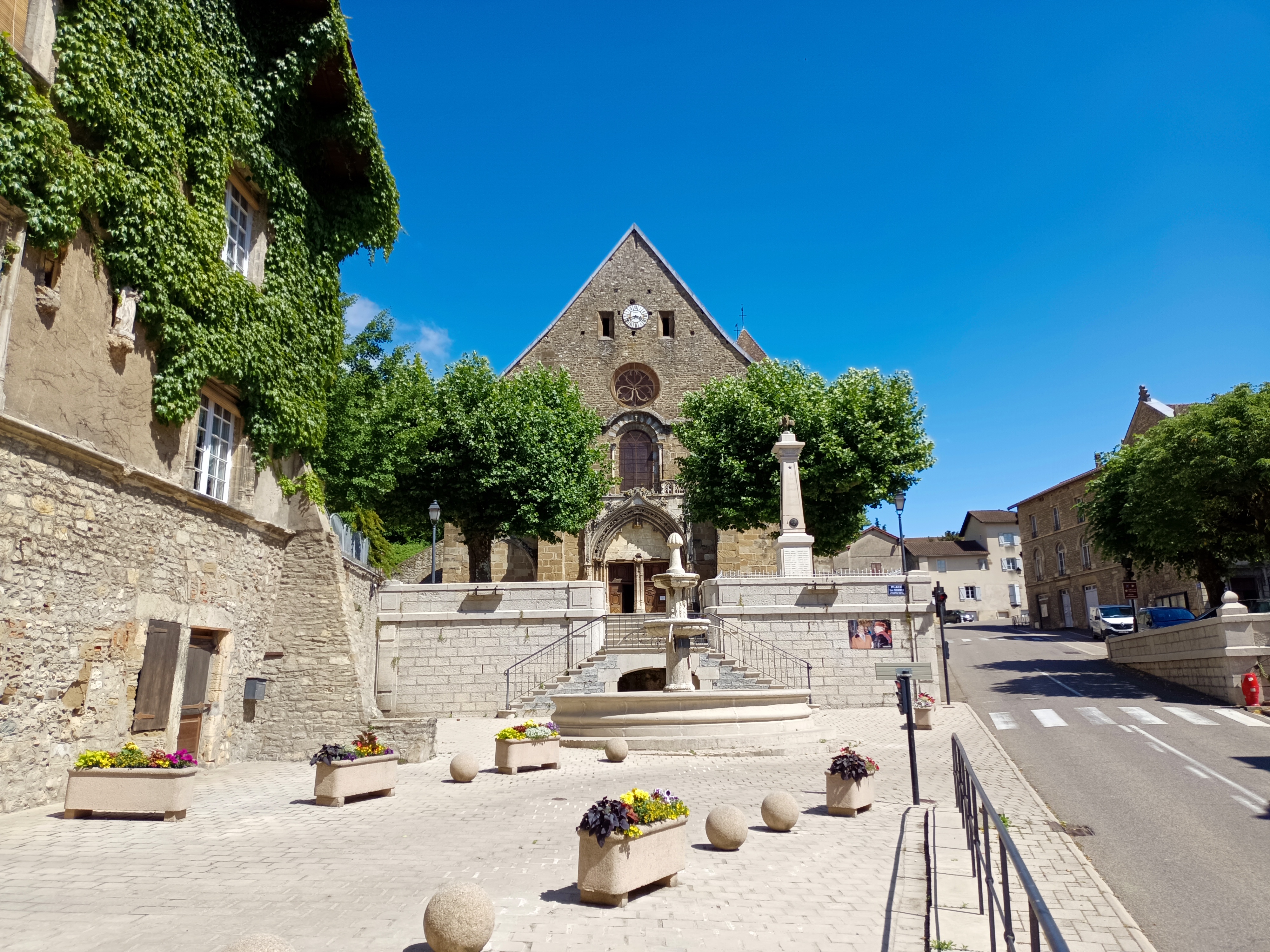 Saint-Chef, cité abbatiale - Balcons du Dauphiné - Nord Isère - à moins d'une heure de Lyon