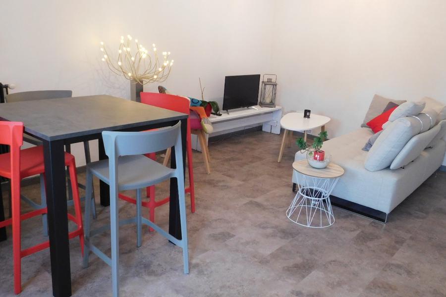 Coin repas et salon - Sylilanse - Gîte Chante Mûre à St Pons