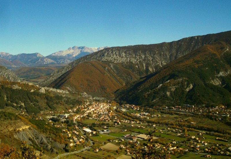 Vue sur Serres depuis le Rocher de Beaumont