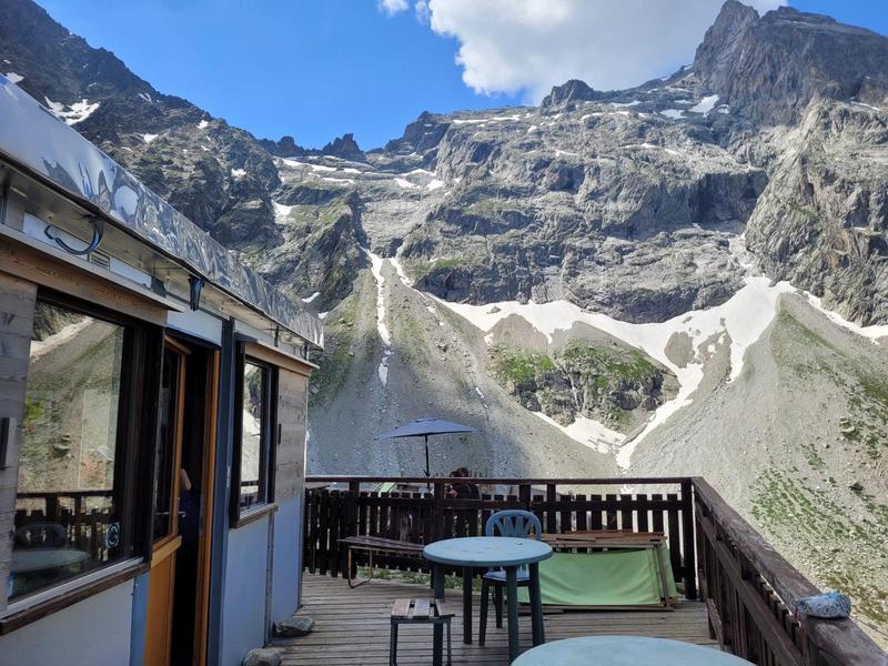 la terrasse du refuge
