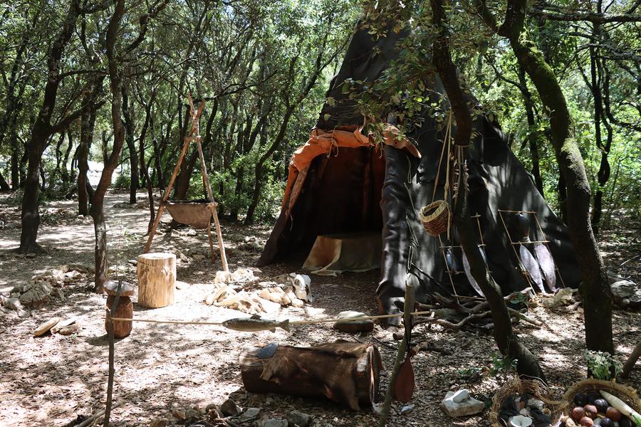 Campement Paléolithique reconstitué