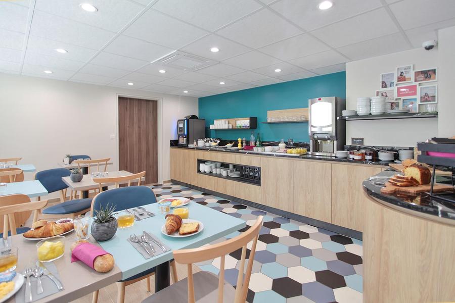 grande salle petit déjeuner
