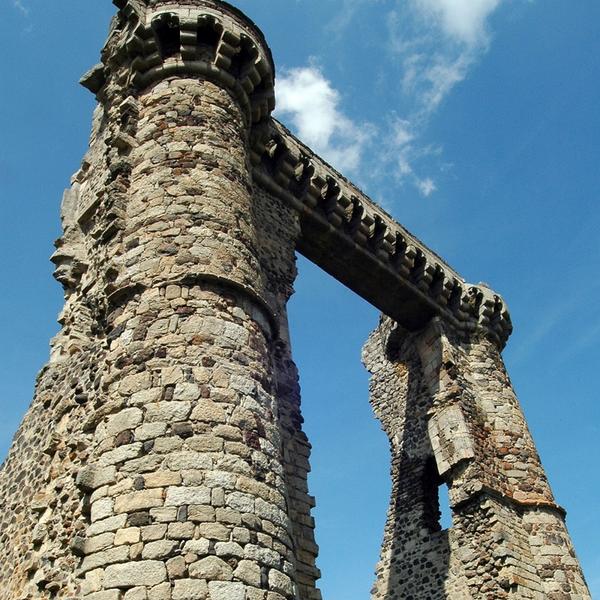 Vestige du château d'Allègre - © C. Bertholet - © C. Bertholet
