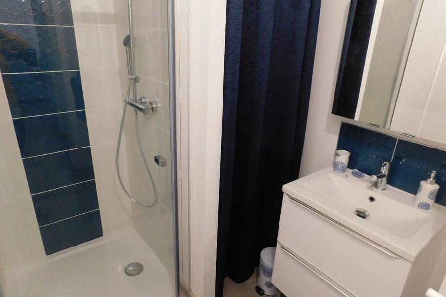 Salle d'eau - Sylilanse - Gîte Chante Mûre à St Pons