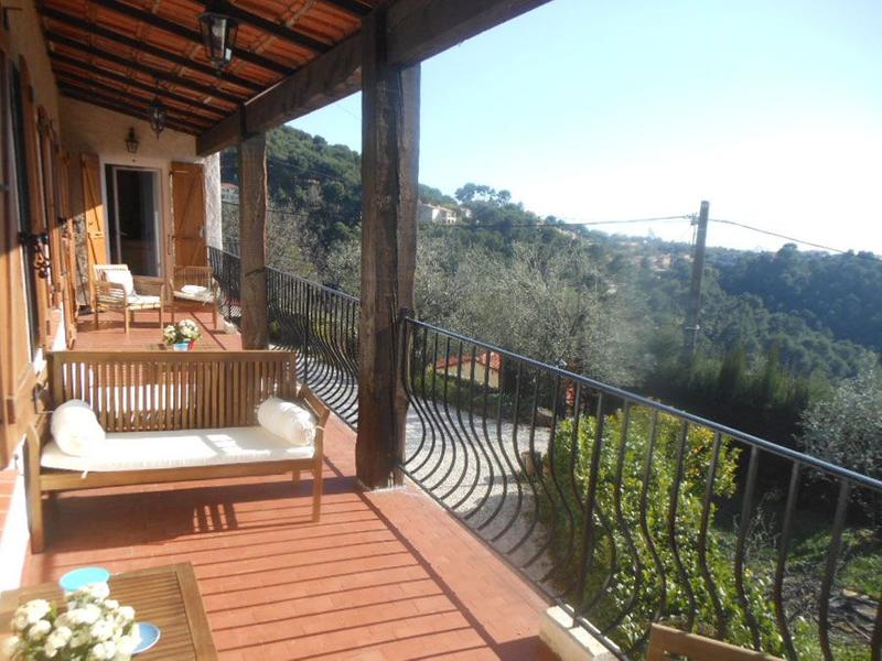 Gîte Le Dionel-Terrasse-Colomars-Gîtes de France des Alpes-Maritimes