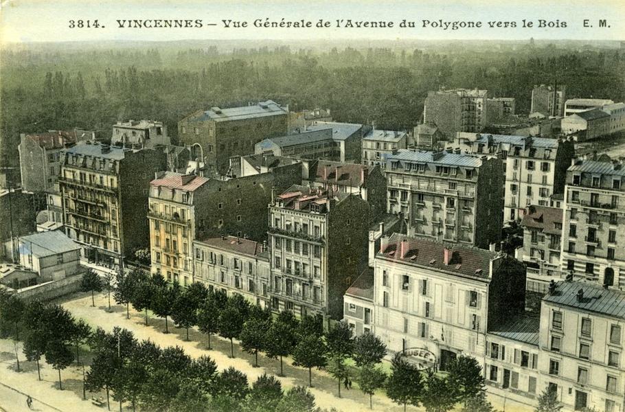 Carte postale ancienne montrant le bâtiment des anciens studios Pathé surplombant le quartier du Petit-Parc 