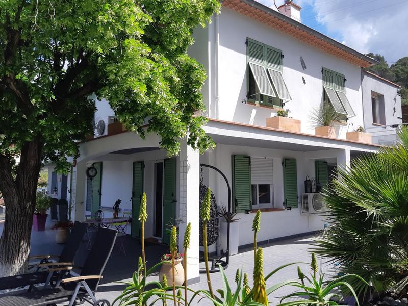 Les lauriers roses - façade de l'ensemble de la maison - Gîtes de France Alpes-Maritimes 
