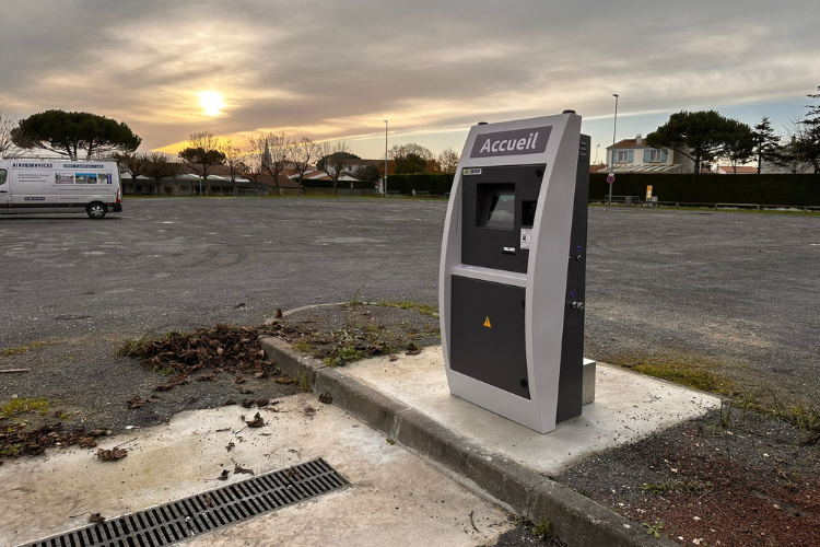 Aire de services et de stationnement camping-car - Place Brassens