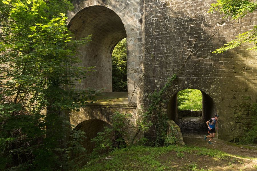 Thueyts - trail chaussée des géants - Ranc qualiou passage couvert ©S.BUGNON