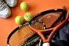 Complexe de La Raquette Image libre droit tennis Ⓒ https://pixabay.com/fr/photos/tennis-le-sport-%C3%A9quipement-de-sport-3554019/