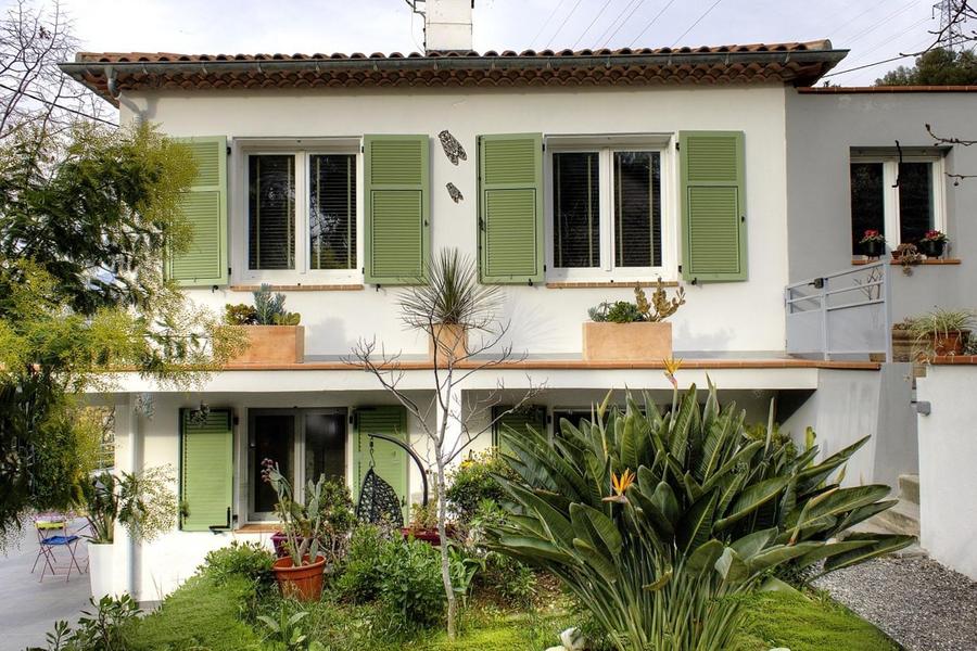 Les lauriers roses - façade de l'ensemble de la maison - Gîtes de France Alpes-Maritimes 