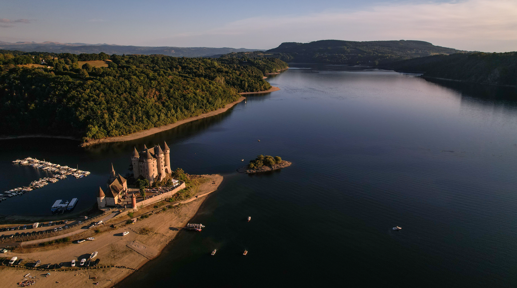 Lac du barrage de Bort-les-Orgues