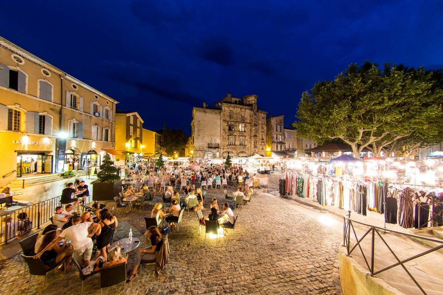 Marché nocturne : Les artisanales dAubenas_Aubenas