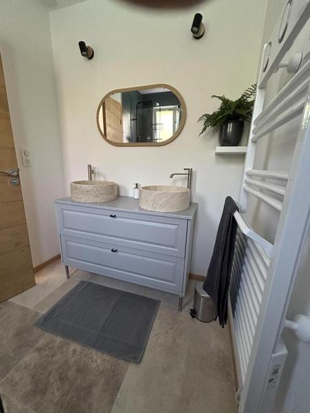 Gite de Bellet-Salle d'eau-1er niveau-Gîtes de France Alpes-Maritimes