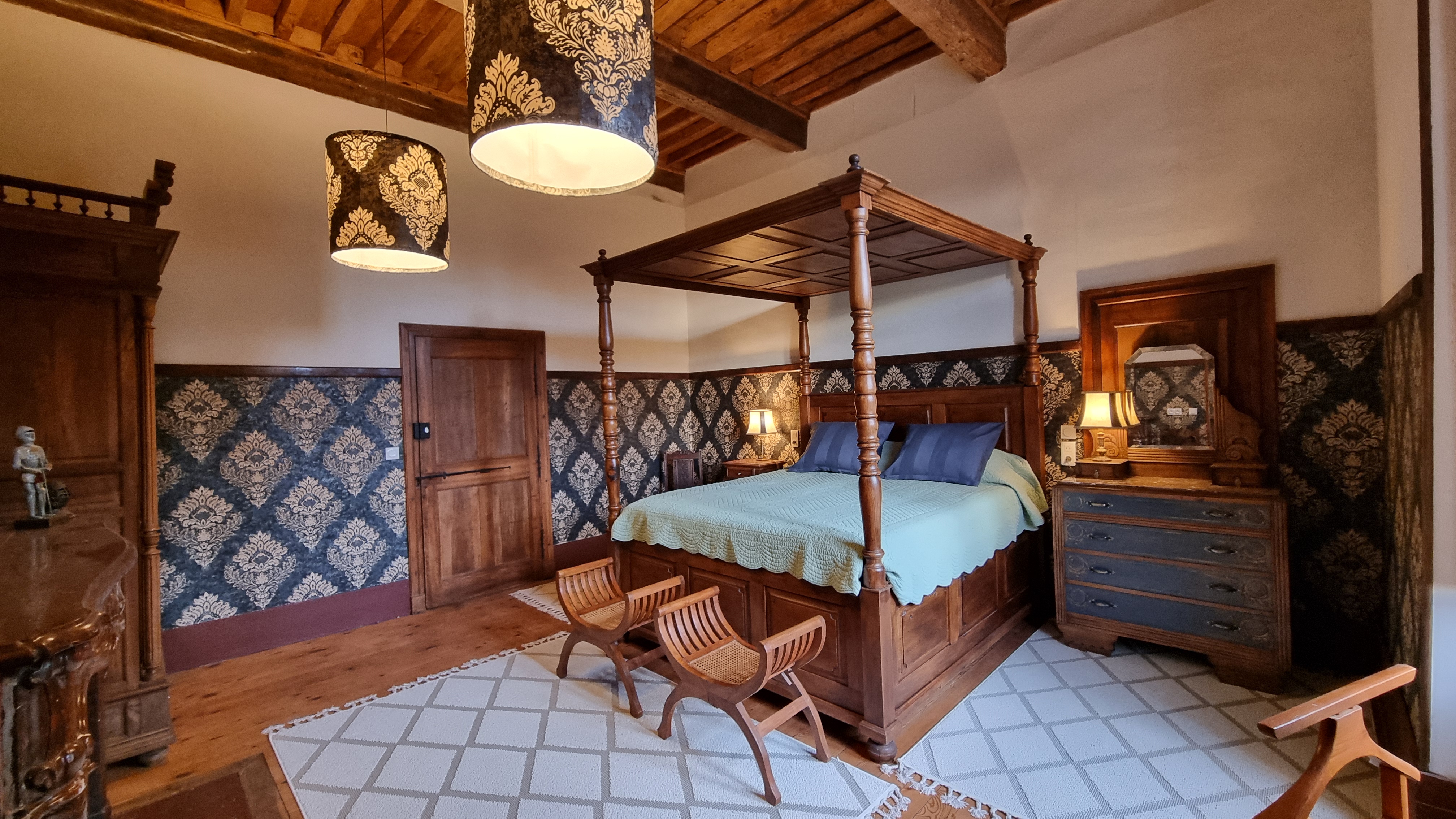 38.TL toulouse bedroom posterbed