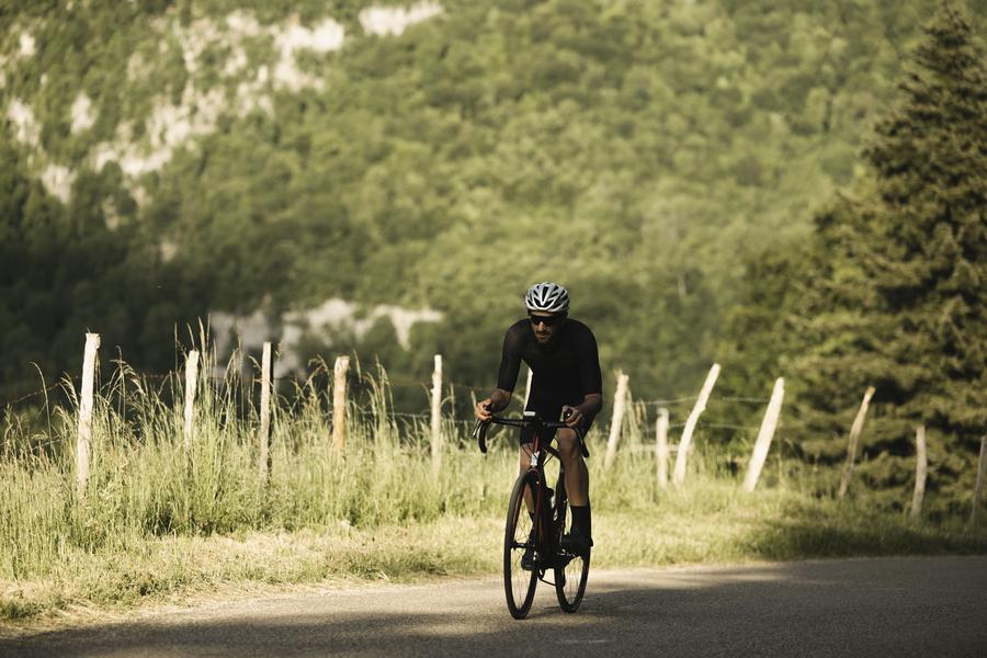 Le col des Mille Martyrs depuis le Lac d'Aiguebelette_Nances