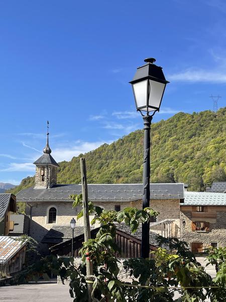 Vue dans les ruelles de Villemartin sur la boucle des hameaux - Bozel