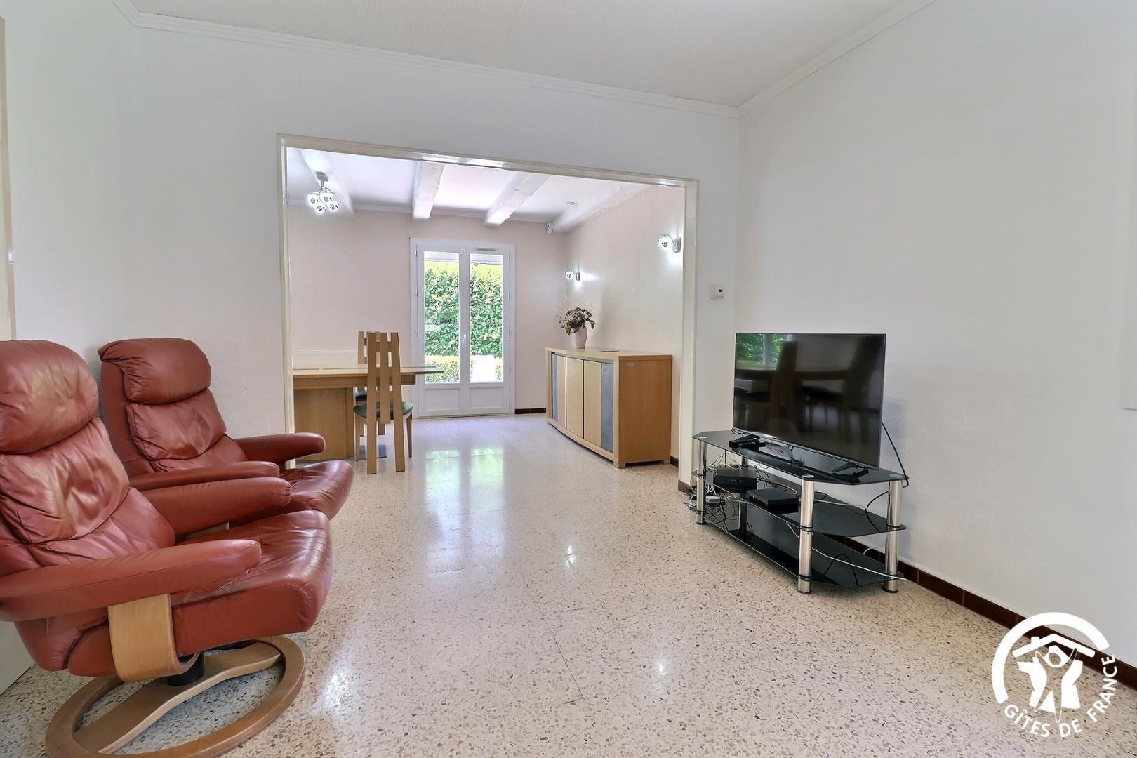 Iris, Bouc-Bel-Air - photo 10