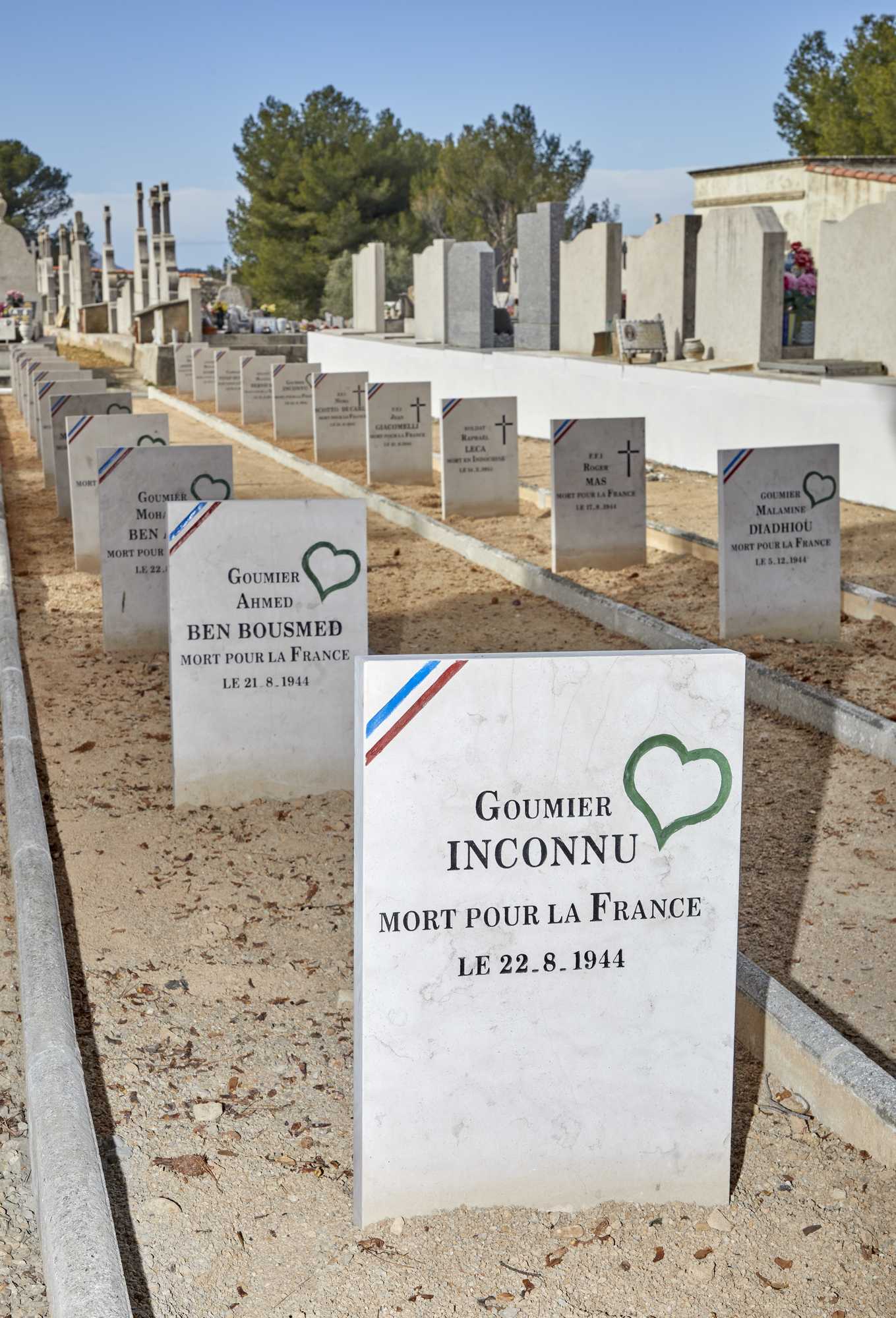 Carré militaire du cimetière des Passons